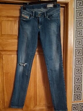 Diesel Women's Skinny Jeans in Faded Blue with Knee Rip 24 X 30